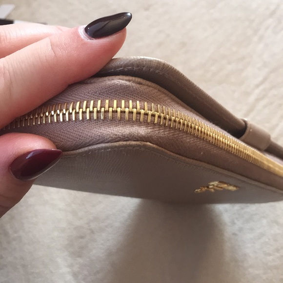 Prada Saffiano Wallet In “Cammeo” - Picture 4 of 7